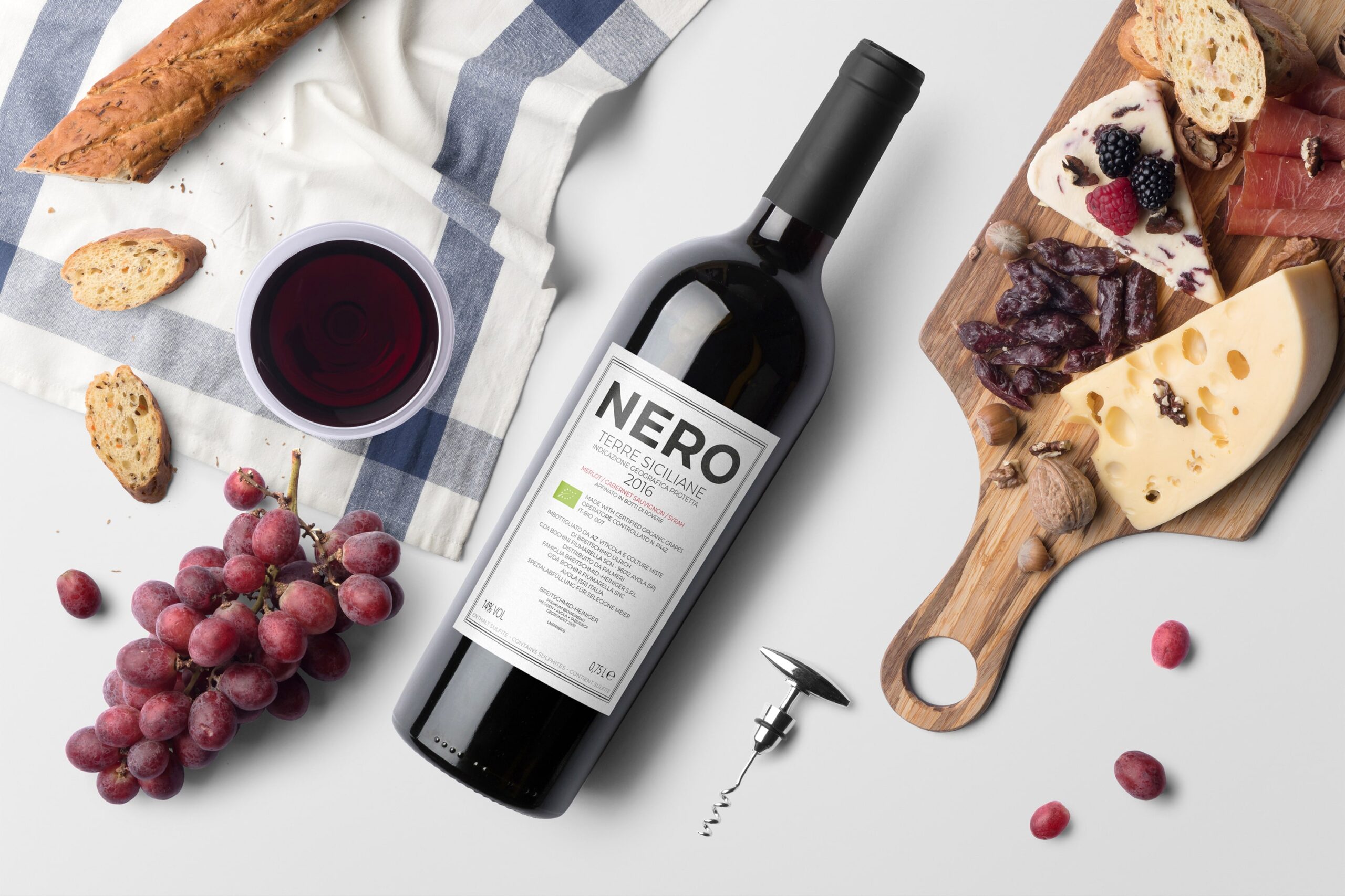 Weinflasche mit Etikett von Wein Selection ARG